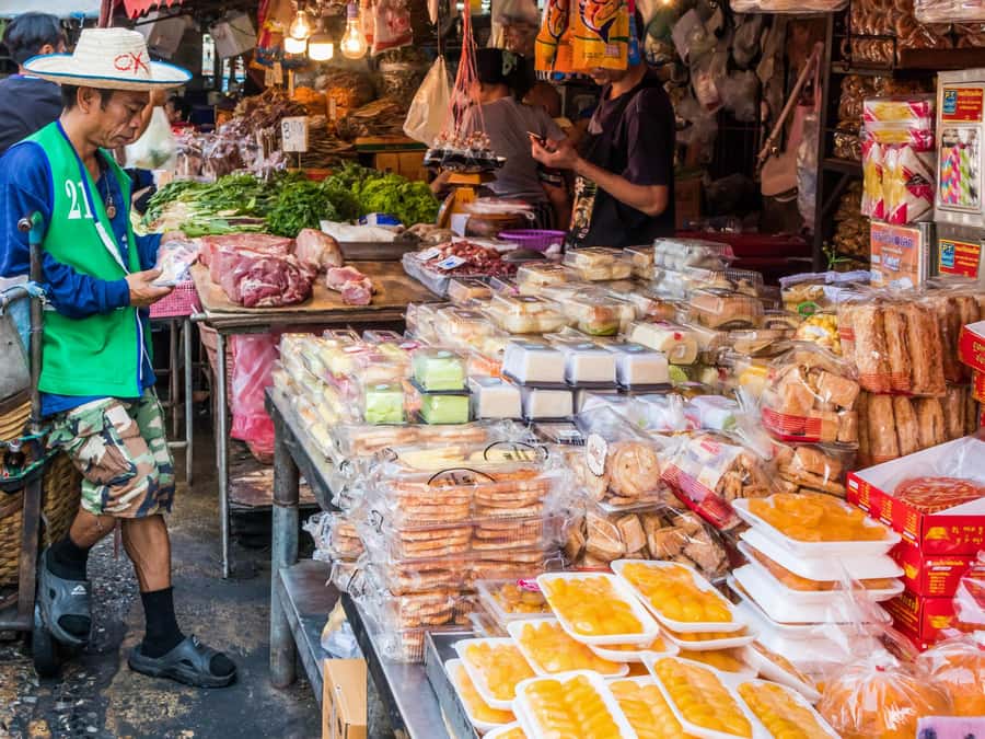 Bangkok: Khlong Toei Market & Bang Krachao Island Bike Tour - Low-impact touches that make the experience feel more responsible