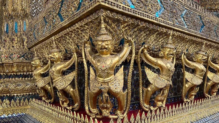 Bangkok: Kid On Tour Grand Palace and Emerald Buddha - Walking the Grand Palace grounds: royal life, coronation nights, and elephants