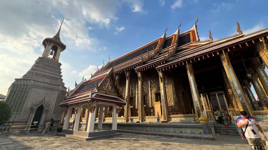 Bangkok: Kid On Tour Grand Palace and Emerald Buddha - Before you go: clothing rules and comfort checks