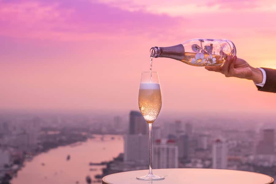 Bangkok: Lebua Sky Bar & China Town Street Food by Tuk Tuk - The Sky Bar hour: how to make it feel worth it