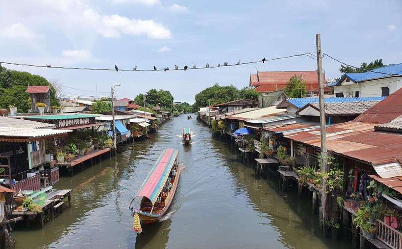 Bangkok: Longtail Boat Canal Cruise - Wat Arun pass-by: using the boat to see landmarks without the crowds