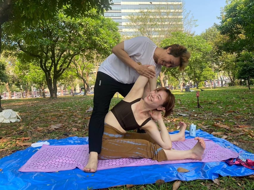 Bangkok: Lumpini Park Yoga Experience - Key things to know before you go