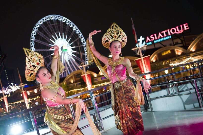 Bangkok: Luxury White Dinner Cruise Free Flow Beer and Wine - Key things to know before you go