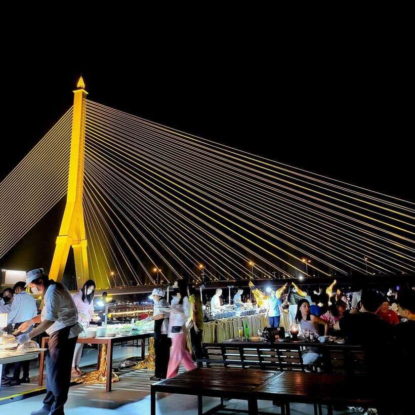 Bangkok: Luxury White Dinner Cruise Free Flow Beer and Wine - Boarding at ICONSIAM Pier 4: timing and how to beat the stress