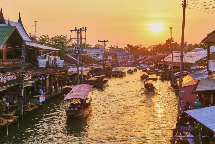 Bangkok: Maeklong Railway & Amphawa Floating Market Day Trip - Bangkok to Maeklong and Amphawa, a long day with real payoff