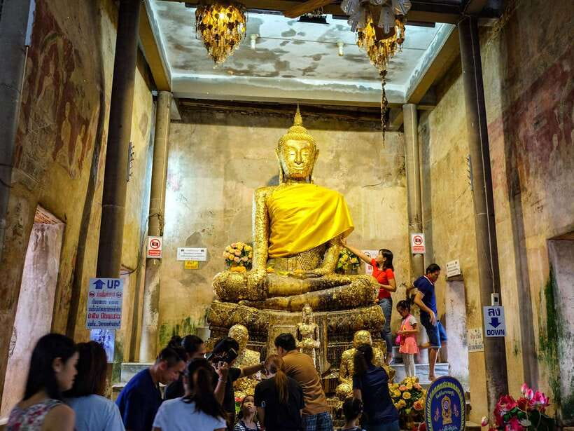 Bangkok: Maeklong Railway & Amphawa Floating Market Day Trip - Who should book this tour, and who should skip it