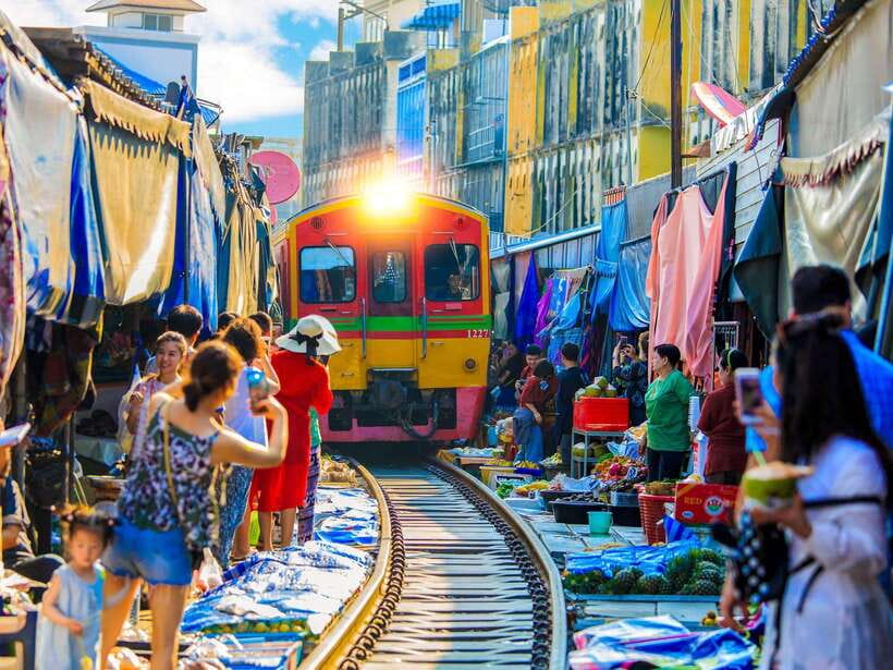 Bangkok: Maeklong Railway & Amphawa Floating Market Day Trip - Maeklong Railway Market, where you learn fast or you miss the train