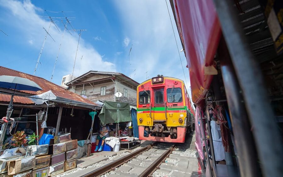 Bangkok: Maeklong Railway Market and Amphawa Floating Market - Key highlights to look for