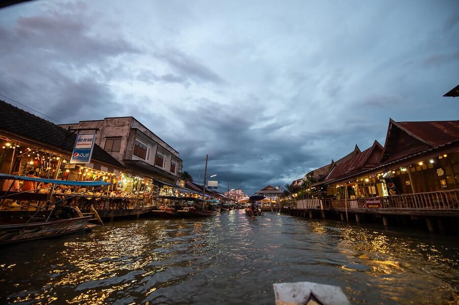 Bangkok: Maeklong Railway Market and Amphawa Floating Market - Salt-farm cafe and a bayan-root temple, the cultural side trip
