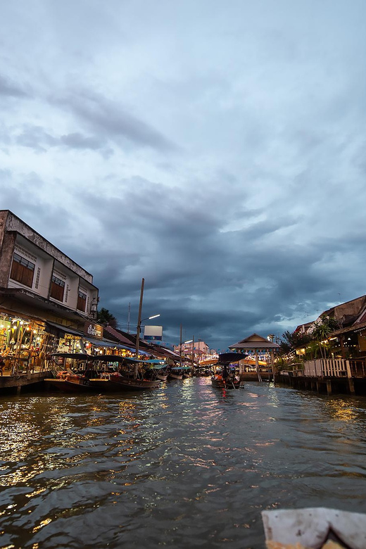 Bangkok: Maeklong Railway Market and Amphawa Floating Market - Thai food, seafood, and sweets, what to budget for