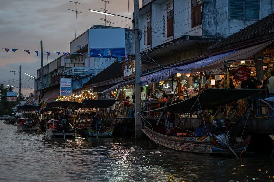 Bangkok: Maeklong Railway Market and Amphawa Floating Market - Who should book, and who should skip it