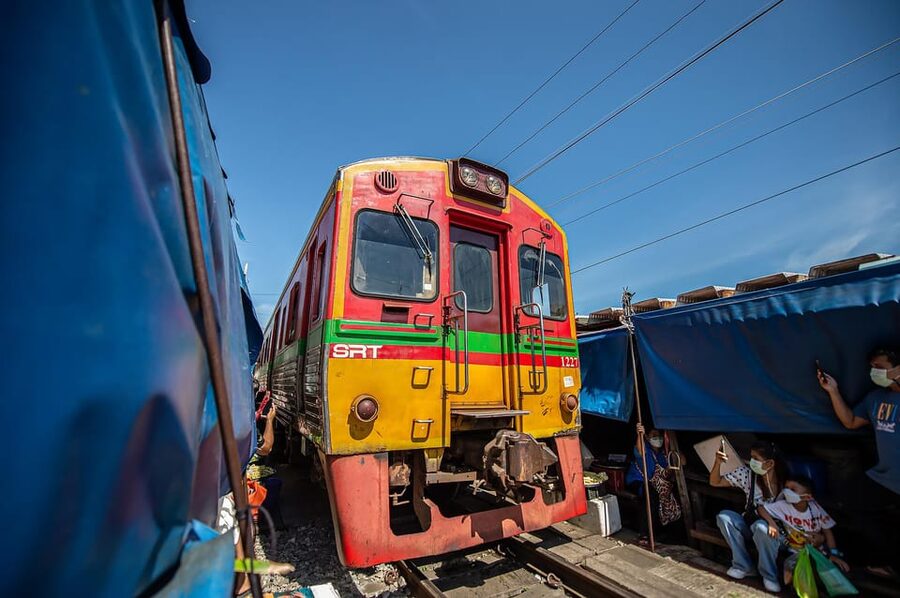 Bangkok: Maeklong Railway Market and Amphawa Floating Market - The drive out of Bangkok, and what the long day actually means