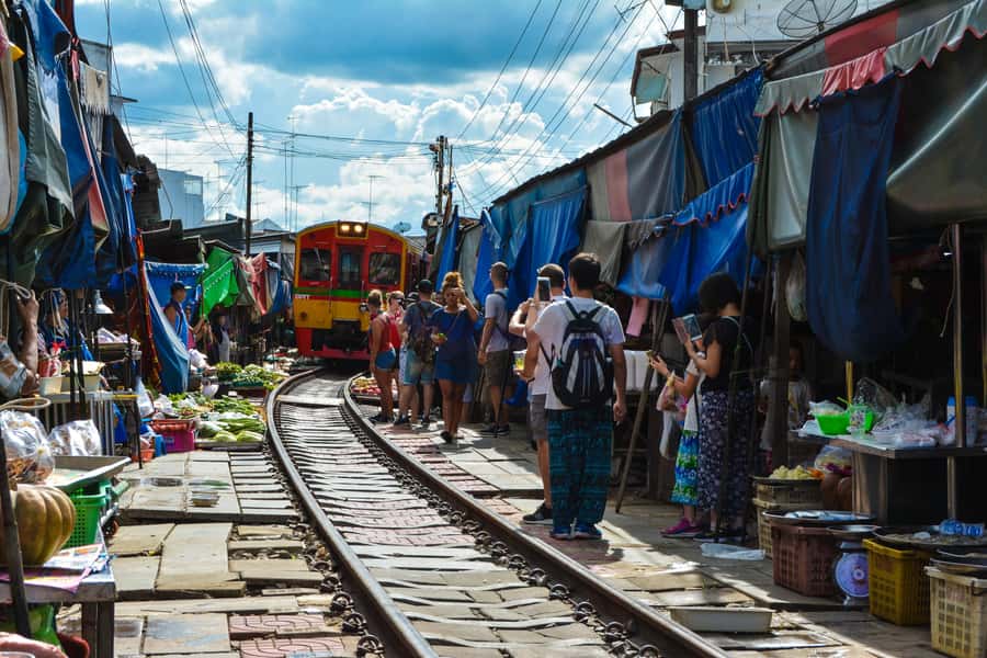 Bangkok: Maeklong Train Market & Floating Market Day Tour - Damnoen Saduak floating market and longtail boat time