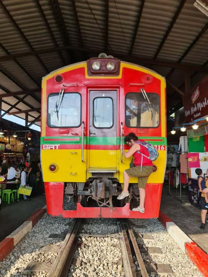 Bangkok: Maeklong Train Market & Floating Market Day Tour - Getting from Bangkok: private driver timing and comfort