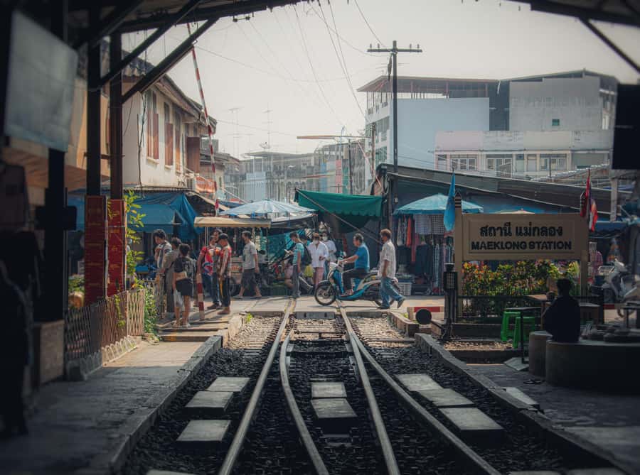 Bangkok: Maeklong Train Market & Floating Market Day Tour - FAQ