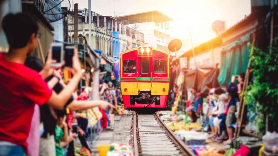 Bangkok: Maeklong Train Market & Floating Market Day Tour - Maeklong Railway Market: what to watch when the train arrives