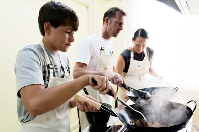 Bangkok: Maliwan Thai Cooking Class with Market Tour - Back at the kitchen: welcome drink, demonstration, then your turn