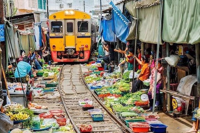 Bangkok Markets, Palaces and Temples Excursion - Damnoen Saduak floating market: canal life plus some free time