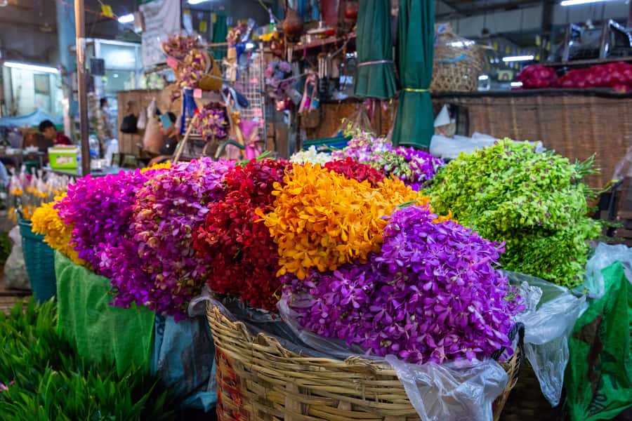 Bangkok: Markets, Temples and Food Night Tour by Tuk Tuk - Wat Prayoon after dark: the UNESCO temple moment you can breathe in