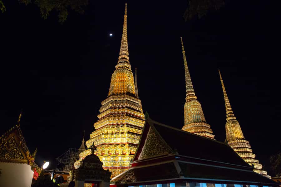 Bangkok: Markets, Temples and Food Night Tour by Tuk Tuk - The flower market at night: where Bangkok shops for beauty