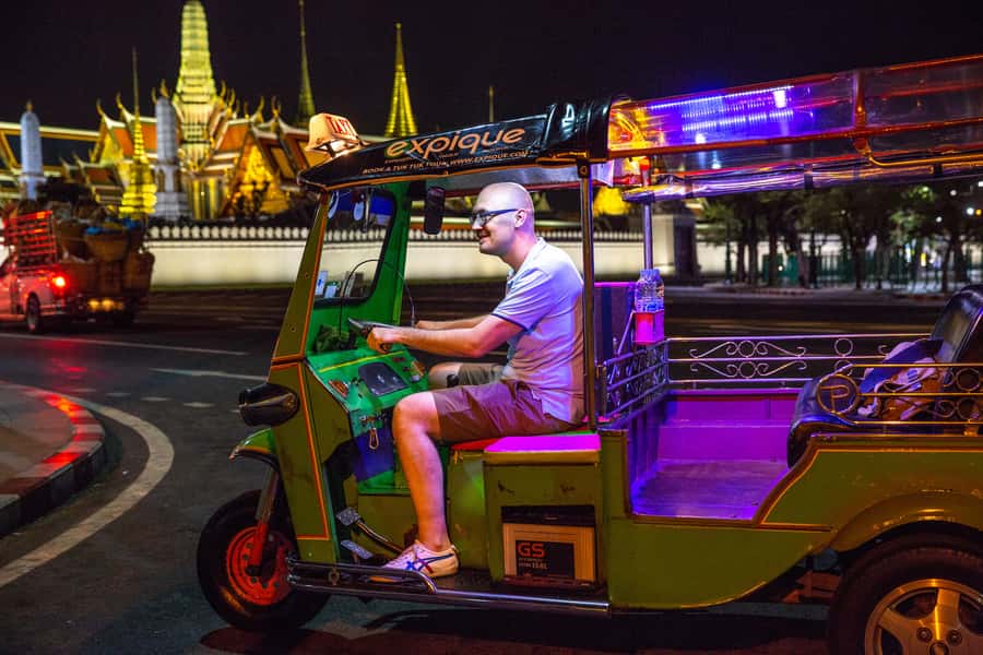 Bangkok: Markets, Temples and Food Night Tour by Tuk Tuk - Who should book this tour, and who should pass
