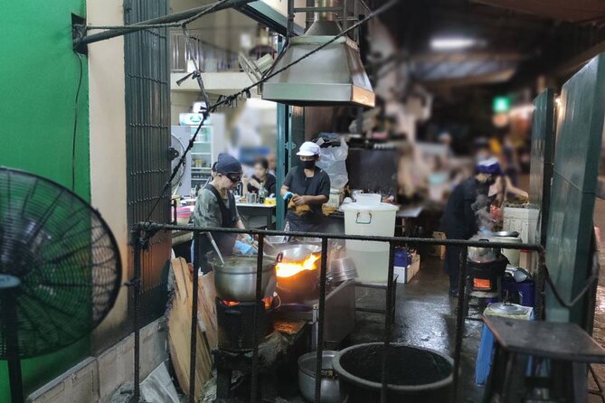 Bangkok: Michelin Guide Street Food Tour by Tuk Tuk - Yaowarat Road Pa Tong Go doughnuts, fried sugar and oil smoke