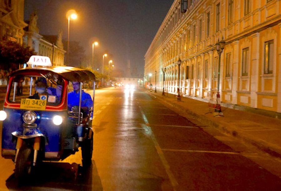 Bangkok: Midnight Food Tour by Tuk-Tuk - Chinatown after dark and the flower market finale