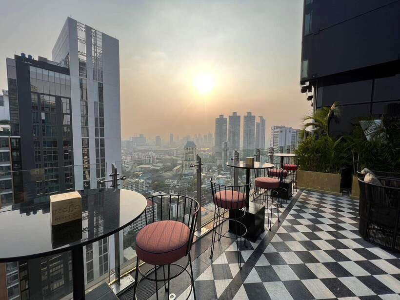 Bangkok: Mojjo Rooftop Lounge & Bar Food & Beverage Package - Key things that make Mojjo rooftop night work