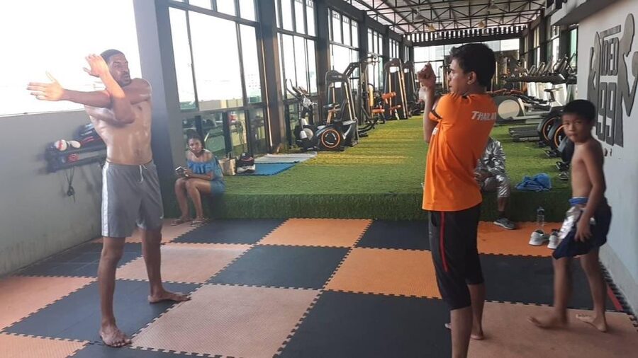 Bangkok: Muay Thai Boxing Class for Beginners - The basics you’ll actually practice: stance, footwork, strikes