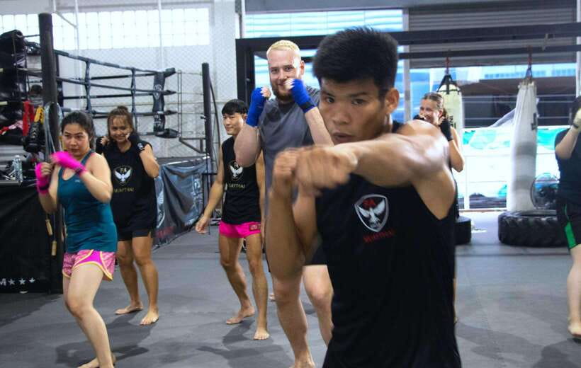 Bangkok: Muay Thai Boxing Introduction Class for Beginners - FA Group Fitness in Bangkok: what makes this beginner Muay Thai class worth your time