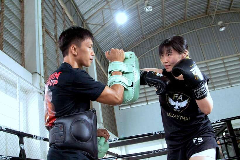 Bangkok: Muay Thai Boxing Introduction Class for Beginners - What you actually learn: jab and cross, knees and elbows, plus clinch basics
