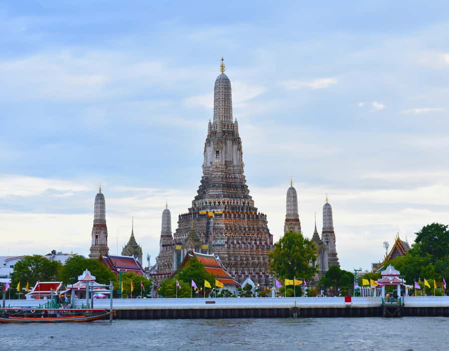 Bangkok: Must-See Highlights & Hidden Gems Private Day Tour - Flower Market, Wat Prayurawongsawat, and the White Stupa calm