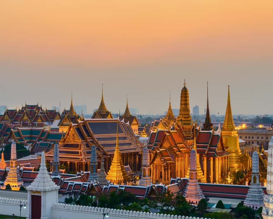 Bangkok: Must-See Highlights & Hidden Gems Private Day Tour - Crossing the Chao Phraya to Wat Arun’s spires