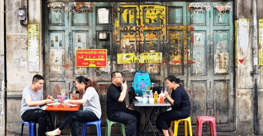 Bangkok: Must things to see in China town, Small group - Entering Tang Hua Pug Building and Getting Oriented in Chinatown