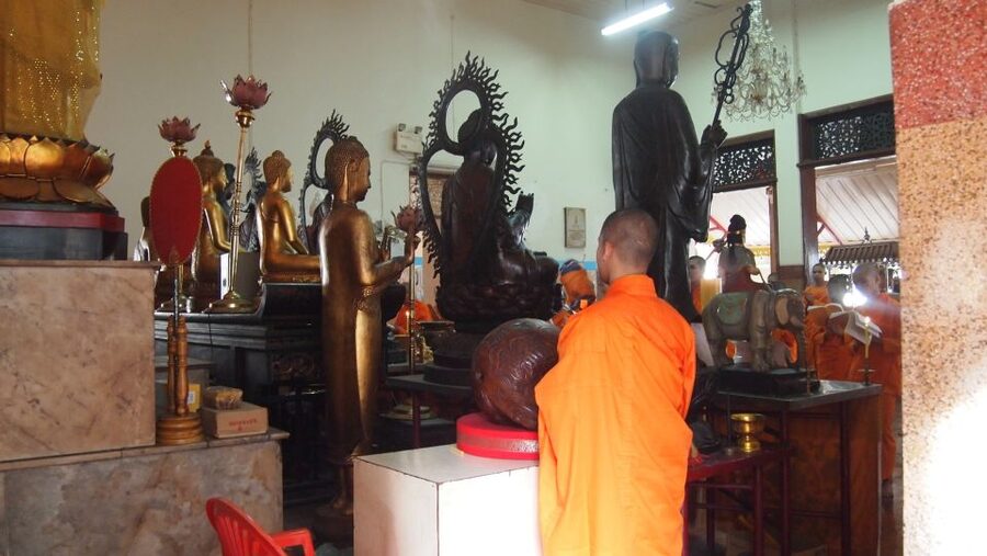 Bangkok: Must things to see in China town, Small group - Food stops that feel like the point, snack, coffee, and lunch