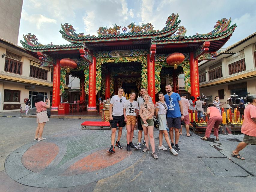 Bangkok: Must things to see in China town, Small group - What you learn walking Chinatown streets, alleys, and Thai-Chinese community life