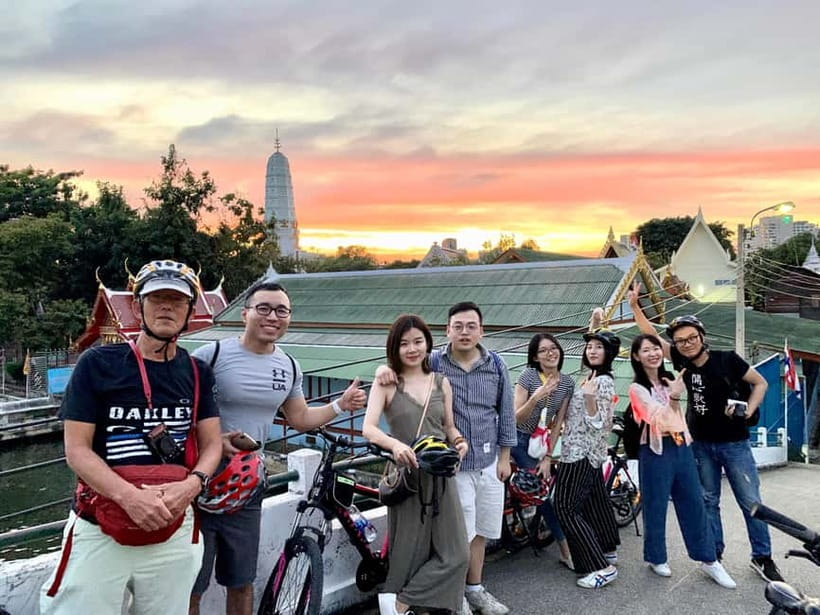 Bangkok: Must-Try Hidden Bike & Food Experience - Wat Kalayanamitr Varamahavihara: temple time with the right etiquette