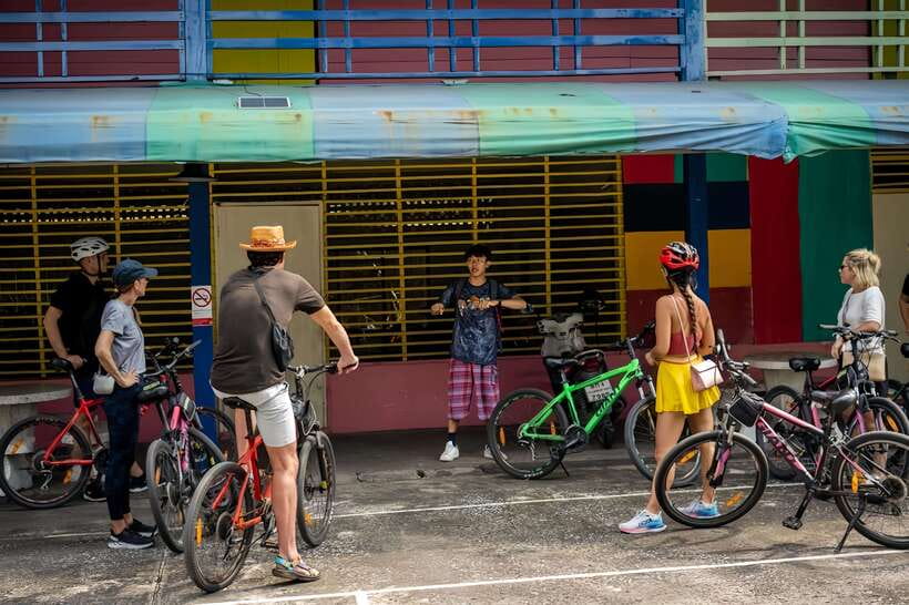 Bangkok: Must-Try Hidden Bike & Food Experience - Lunch or dinner in a family home: the meal that makes the day