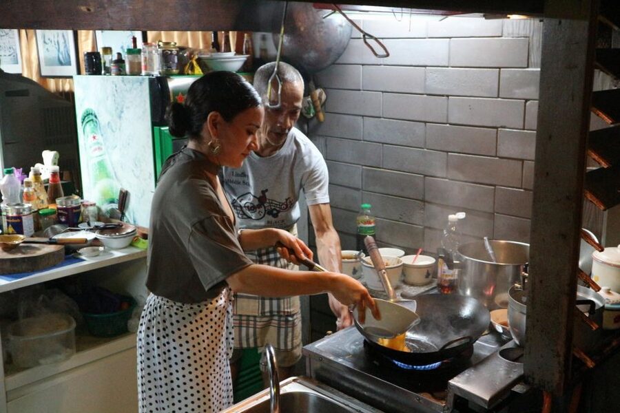 Bangkok: Night Bike Ride and Dinner at a Local Restaurant - Wat Pho and the river-temple sweep near the Grand Palace