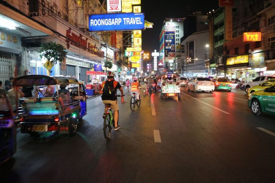Bangkok: Night Bike Ride and Dinner at a Local Restaurant - Pak Khlong Talat flower market: colors you can smell