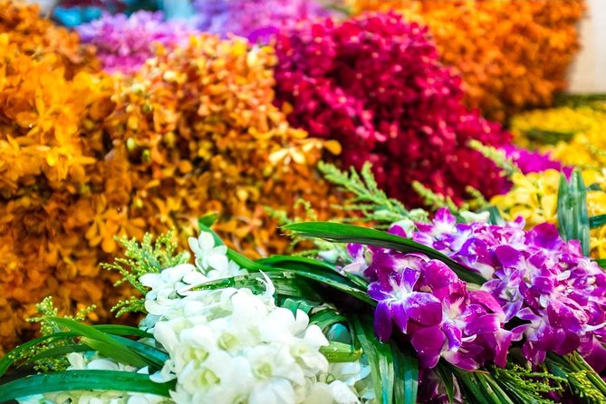 Bangkok: Night Bike Tour with Temples & Flower Market Visit - Chao Phraya Ferry at Sunset: A Scenic Time-Out
