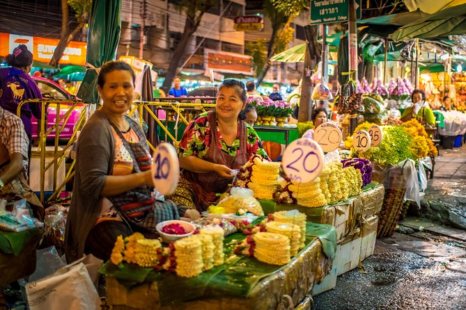 Bangkok: Night Bike Tour with Temples & Flower Market Visit - Grand Palace Area Views and Sanam Luang