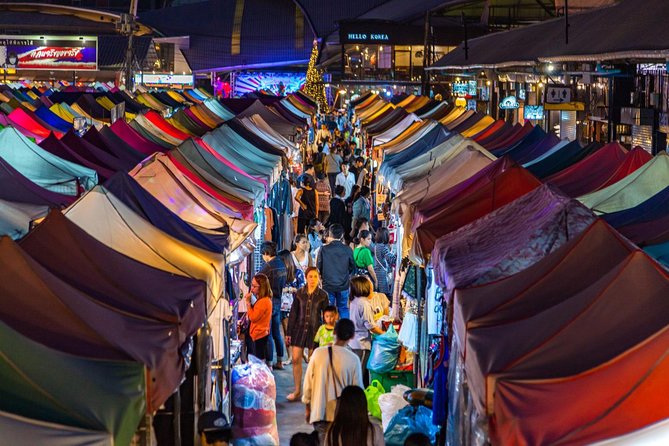 Bangkok Night Lights: Temple & City Tour by Tuk Tuk (SHA Plus) - Chinatown Dinner in Yaowarat: When the Tour Becomes Food Time