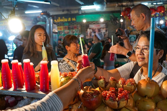Bangkok Night Michelin Foodie Tour in Chinatown with 15+ tastings - Chinatown’s first bite: Michelin-awarded dumplings to kick off strong