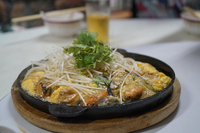 Bangkok Night Michelin Foodie Tour in Chinatown with 15+ tastings - Walking breaks that matter: night market energy and bar street atmosphere