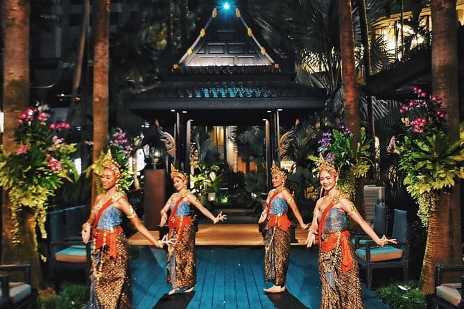 Bangkok Night Tour : Perfect Strangers - Krua Porn La Mai, dinner, and the drinks included