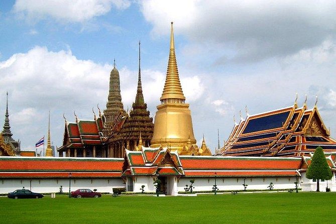 Bangkok Old Town: Day and Night Tour - Wat Pho reclining Buddha: why this stop changes your pace