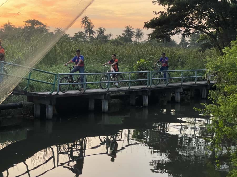 Bangkok Paradise Bicycle & Boat Tour - Ferry Time on the Chao Praya, Twice in One Day