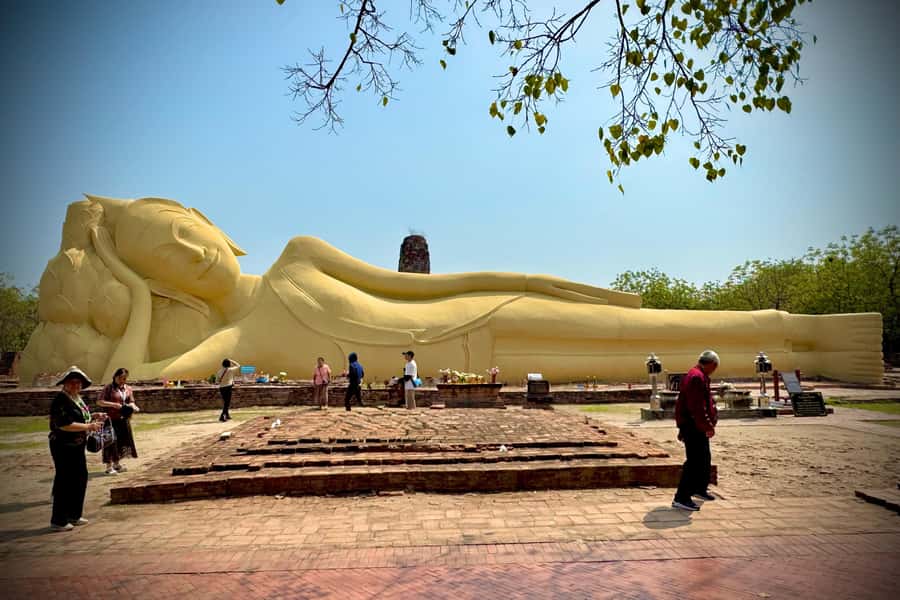 Bangkok: Private Ayutthaya UNESCO Heritage Tour - Wat Mahathat and the UNESCO tree-root Buddha head