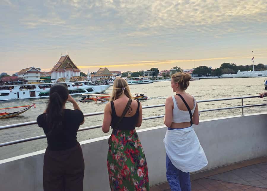 Bangkok Private & Custom Local Guide Tour - Golden Buddha: photo stop, visit, and guided context